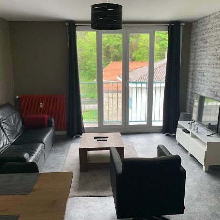 Appartement Tout Confort Dans Une Residence Calme Givet Bagian luar foto