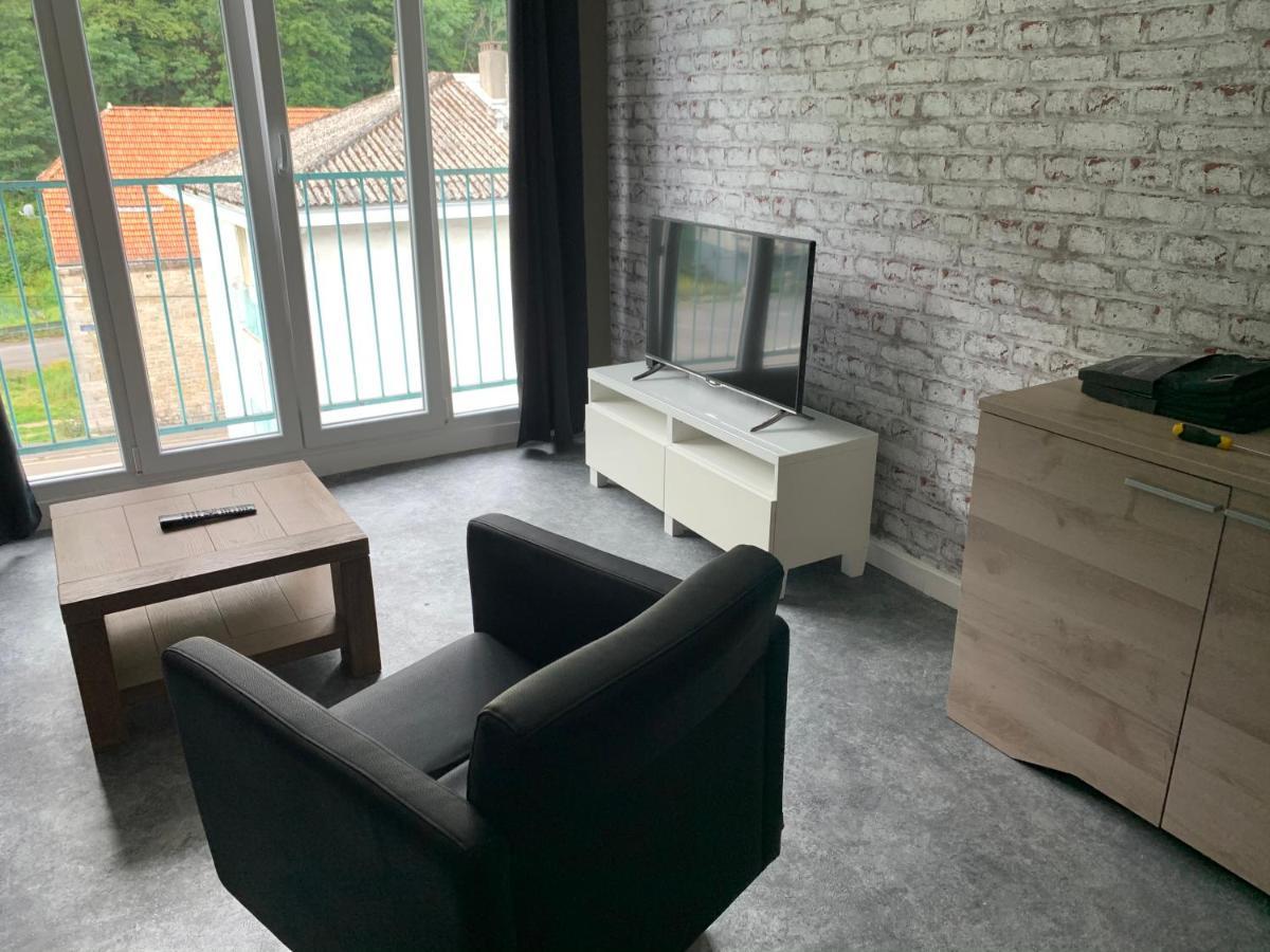 Appartement Tout Confort Dans Une Residence Calme Givet Bagian luar foto