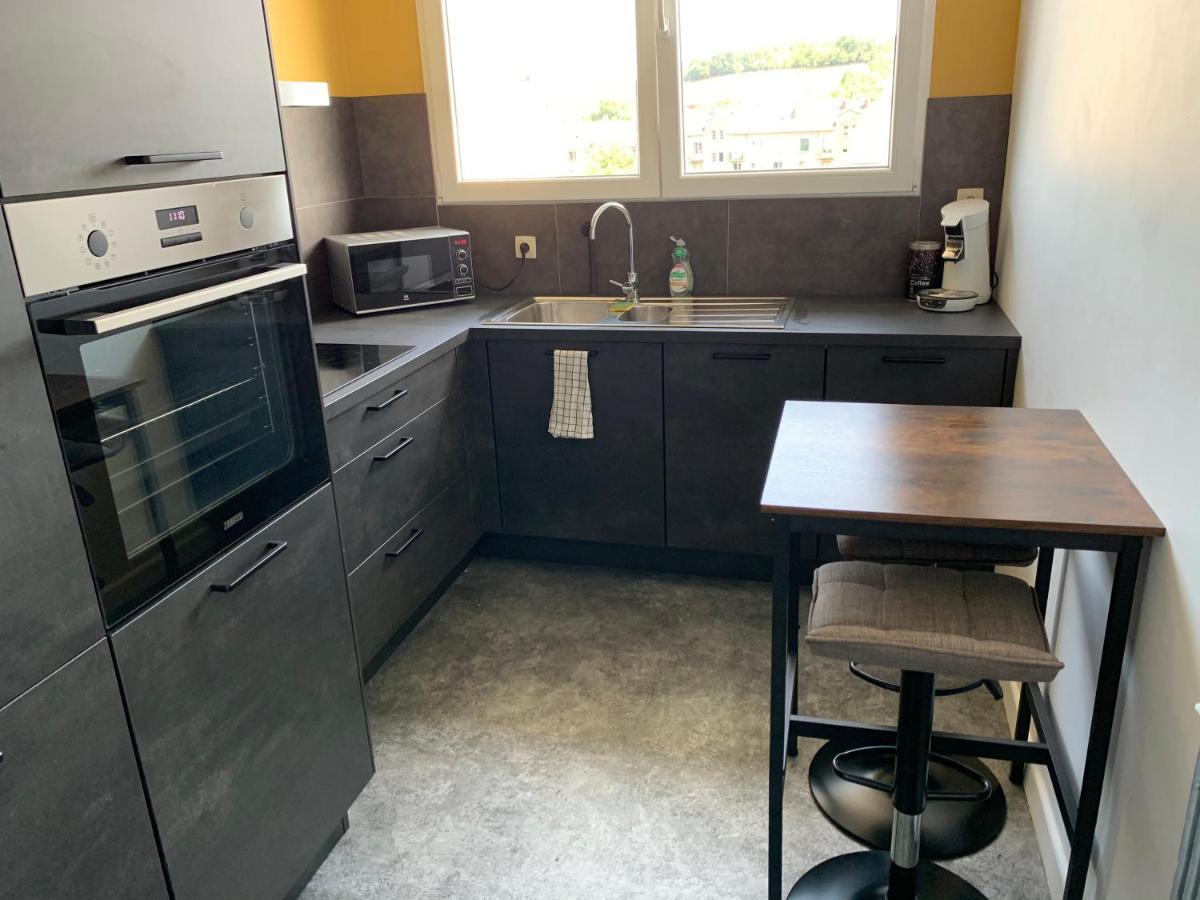Appartement Tout Confort Dans Une Residence Calme Givet Bagian luar foto