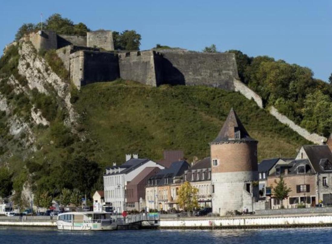 Appartement Tout Confort Dans Une Residence Calme Givet Bagian luar foto